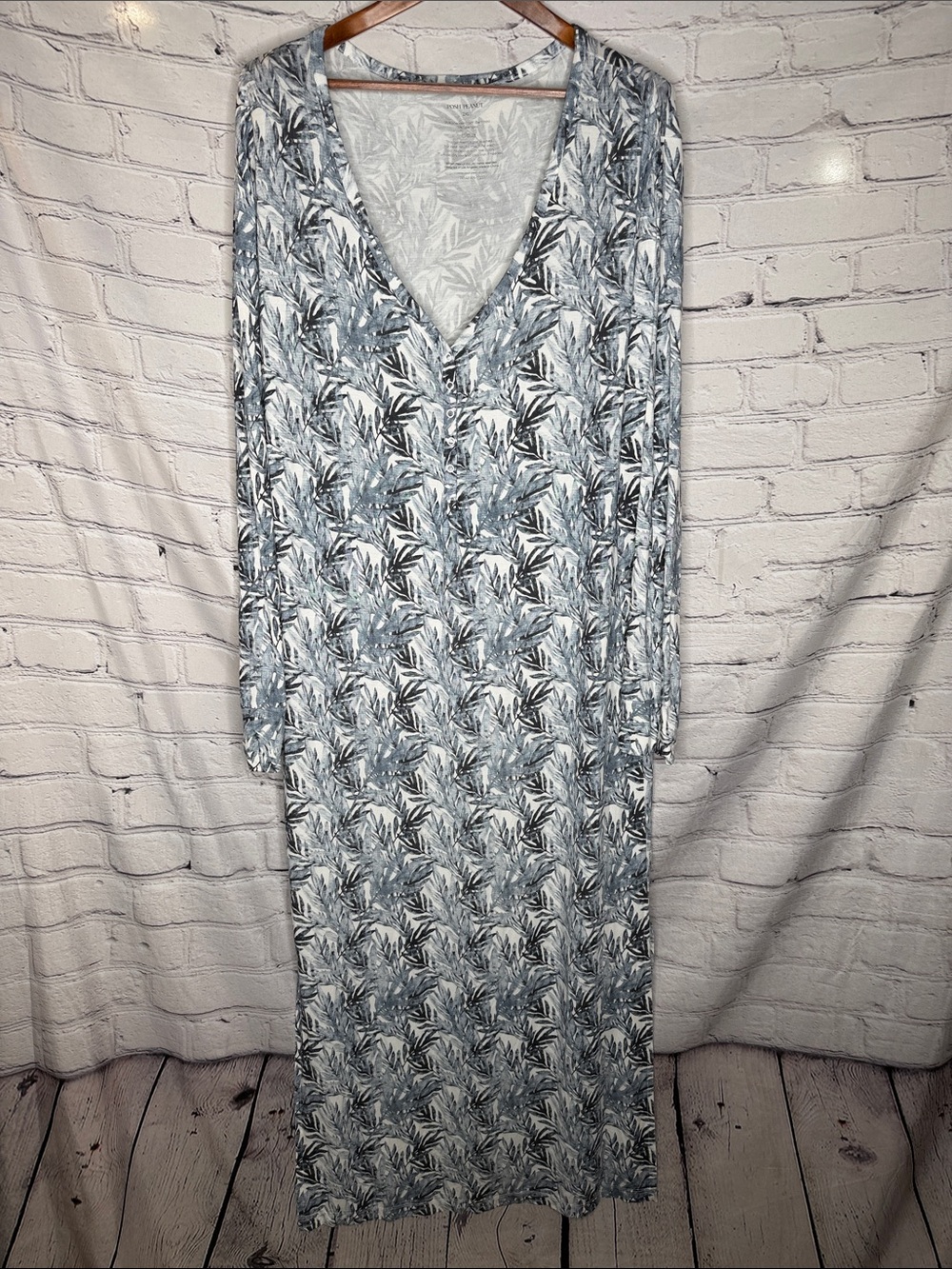 Posh Peanut V-Neck Long Sleeve Maxi Dress in Leaf Print Size 2X